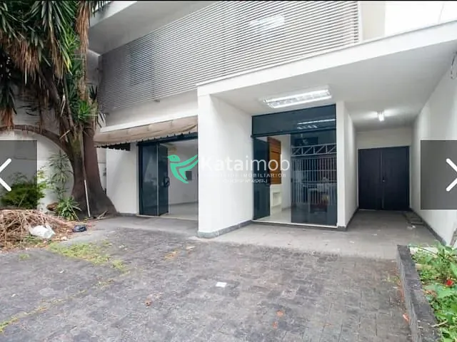 Casa à venda ou para alugar, no bairro Parque Imperial em São Paulo