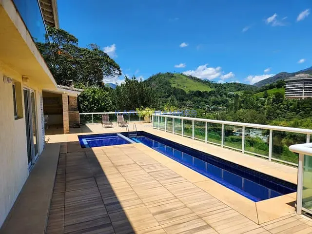 Casa com 500m² 5 quartos e 5 banheiros, à venda, no bairro Bonsucesso em Petrópolis