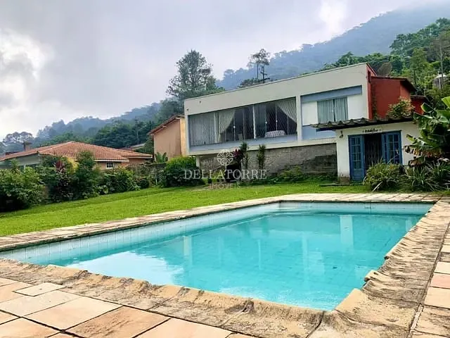 Casa com 1210m² 3 quartos e 3 banheiros, à venda, no bairro Carlos Guinle em Teresópolis