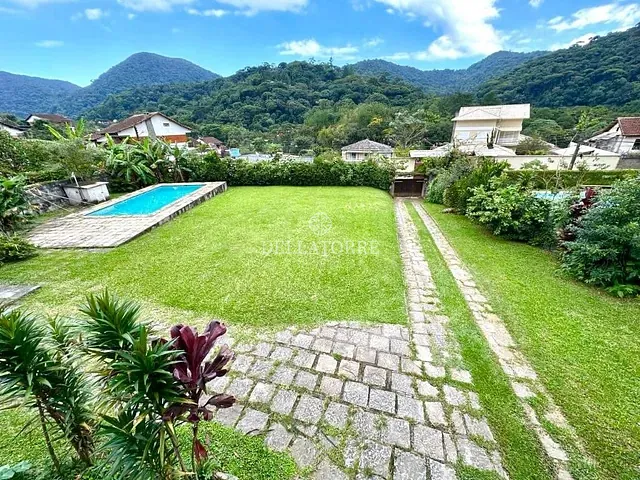 Casa com 1210m² 3 quartos e 3 banheiros, à venda, no bairro Carlos Guinle em Teresópolis