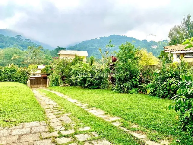 Casa com 1210m² 3 quartos e 3 banheiros, à venda, no bairro Carlos Guinle em Teresópolis