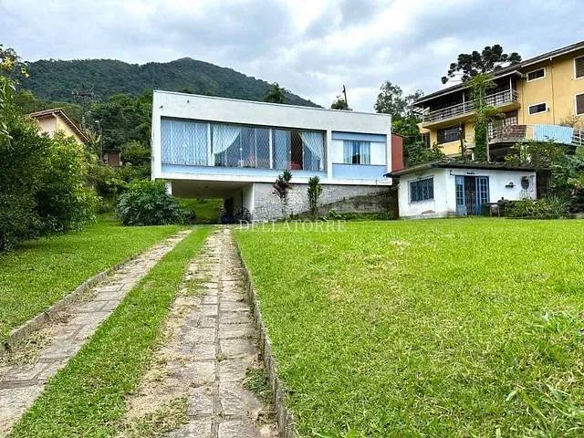 Casa com 1210m² 3 quartos e 3 banheiros, à venda, no bairro Carlos Guinle em Teresópolis