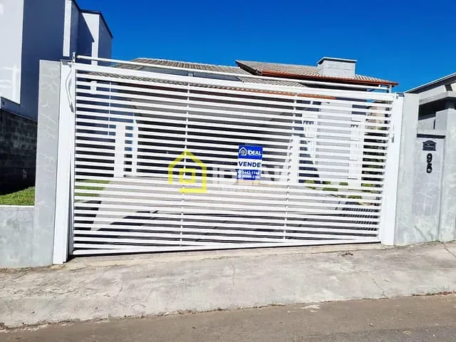 Casa 3 quartos e 2 banheiros, à venda, no bairro Parque de Exposições em Concórdia