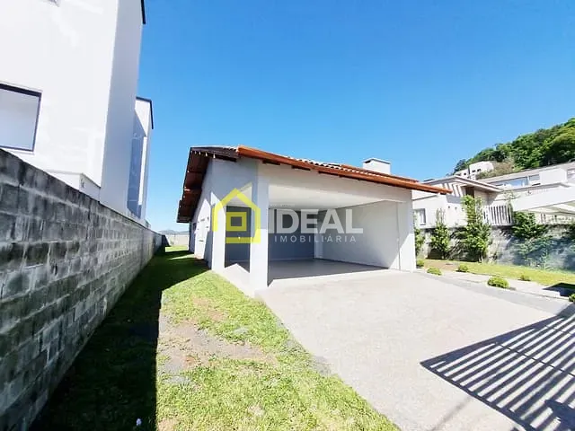 Casa 3 quartos e 2 banheiros, à venda, no bairro Parque de Exposições em Concórdia