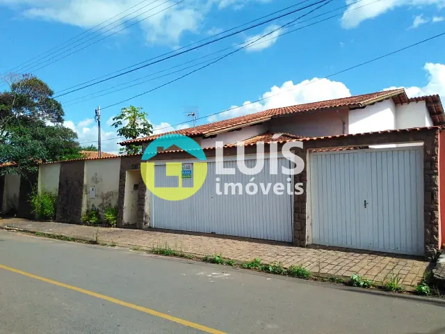 Casa 4 quartos e 4 banheiros, para alugar, no bairro Centro em Guaranésia