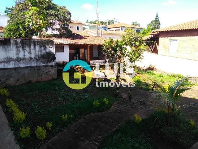 Casa 4 quartos e 4 banheiros, para alugar, no bairro Centro em Guaranésia