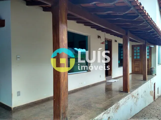 Casa 4 quartos e 4 banheiros, para alugar, no bairro Centro em Guaranésia