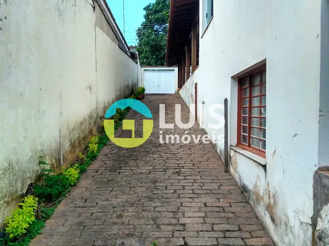 Casa 4 quartos e 4 banheiros, para alugar, no bairro Centro em Guaranésia