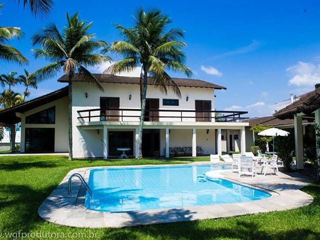 Casa com 2058m² 6 quartos e 7 banheiros, para alugar, no bairro Acapulco em Guarujá