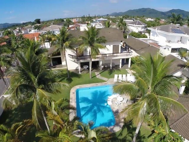 Casa com 2058m² 6 quartos e 7 banheiros, para alugar, no bairro Acapulco em Guarujá