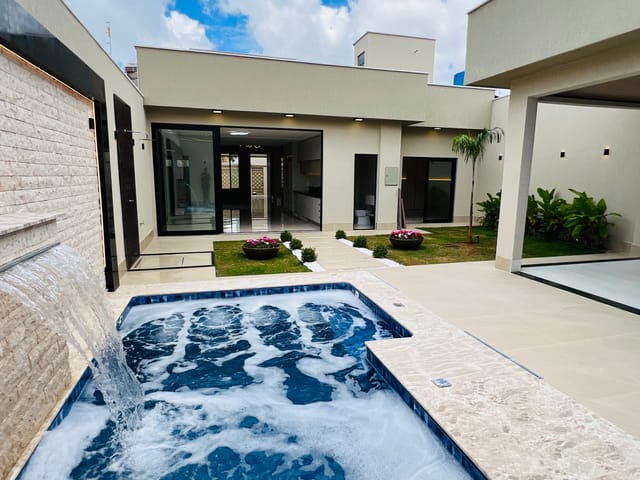Casa com 373m² 3 quartos e 4 banheiros, à venda, no bairro Parque Amazônia em Goiânia