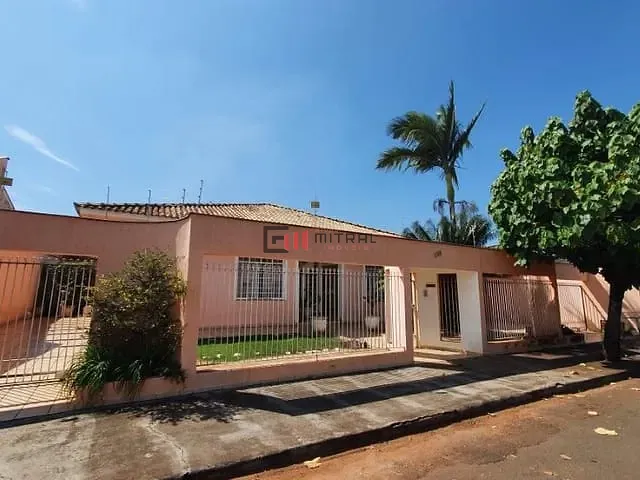 Casa com 600m² 6 quartos e 4 banheiros, à venda, no bairro Caravelle em Londrina