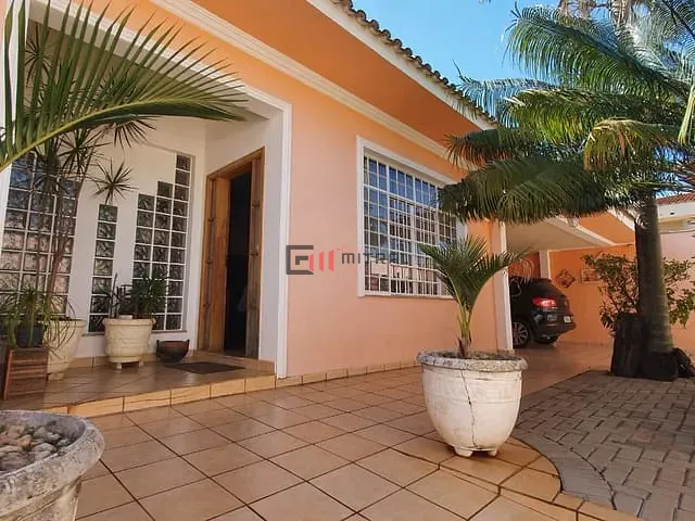 Casa com 600m² 6 quartos e 4 banheiros, à venda, no bairro Caravelle em Londrina