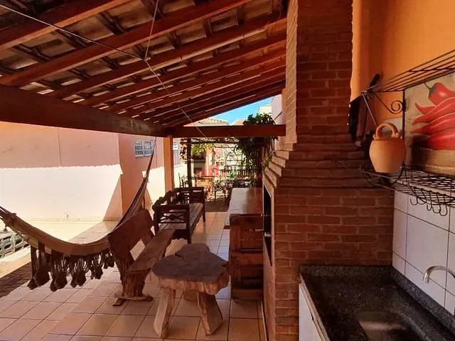 Casa com 600m² 6 quartos e 4 banheiros, à venda, no bairro Caravelle em Londrina