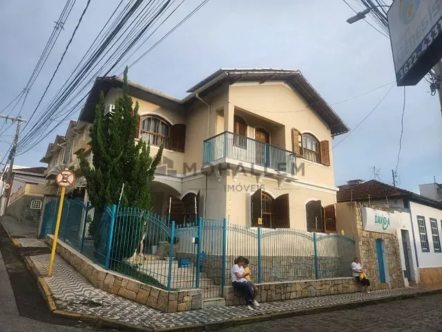 Casa com 165m² 5 quartos e 2 banheiros, à venda, no bairro Centro em Itajubá