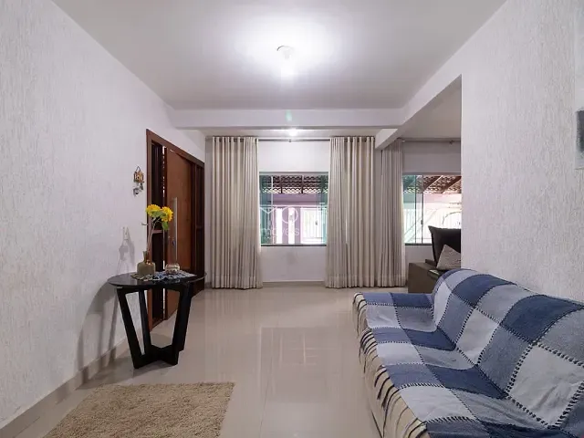 Casa 4 quartos e 6 banheiros, à venda, no bairro Guará II em Brasília