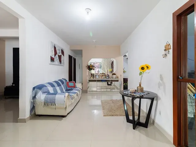 Casa 4 quartos e 6 banheiros, à venda, no bairro Guará II em Brasília