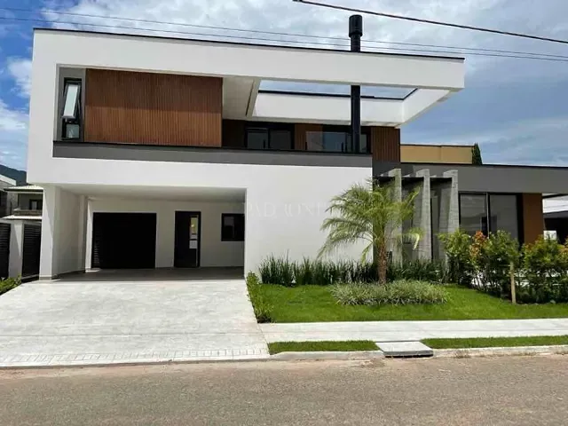 Casa com 419m² 3 quartos e 4 banheiros, à venda, no bairro Santa Regina em Camboriú
