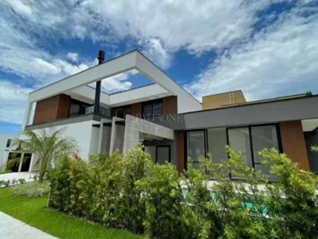 Casa com 419m² 3 quartos e 4 banheiros, à venda, no bairro Santa Regina em Camboriú
