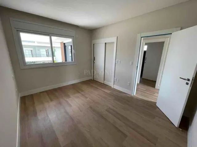 Casa com 419m² 3 quartos e 4 banheiros, à venda, no bairro Santa Regina em Camboriú
