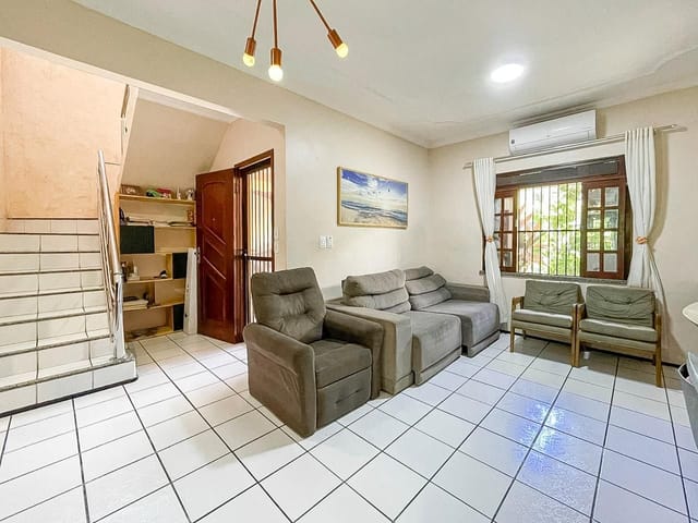 Casa com 135m² 4 quartos e 3 banheiros, para alugar, no bairro Jardim Cearense em Fortaleza