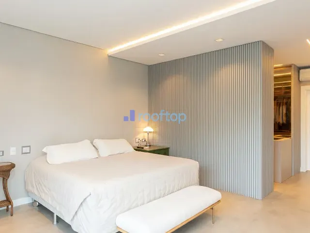 Casa com 356m² 4 quartos e 6 banheiros, à venda, no bairro Campo Comprido em Curitiba