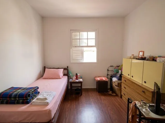 Casa 2 quartos e 1 banheiro, à venda, no bairro Cremerie em Petrópolis