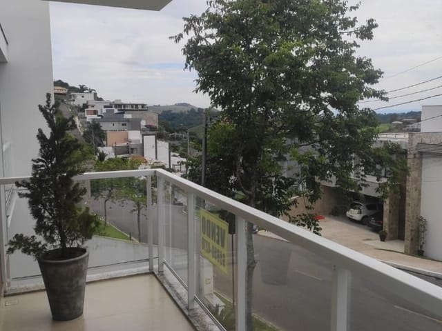 Casa com 600m² 3 quartos e 4 banheiros, à venda, no bairro Novo Horizonte em Juiz de Fora