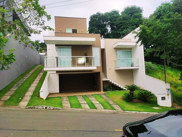 Casa com 600m² 3 quartos e 4 banheiros, à venda, no bairro Novo Horizonte em Juiz de Fora