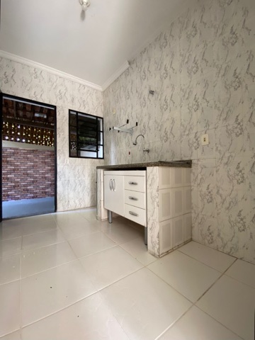 Casa 2 quartos e 2 banheiros, para alugar, no bairro Santa Amélia em Belo Horizonte