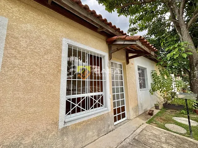 Casa 2 quartos e 1 banheiro, à venda, no bairro Praia da Baleia em Serra