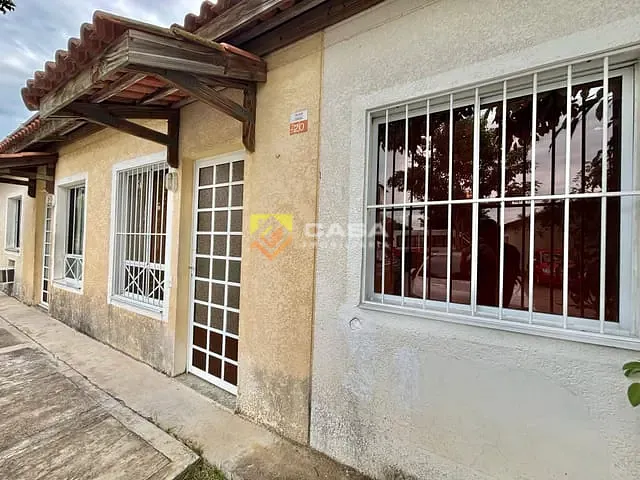 Casa 2 quartos e 1 banheiro, à venda, no bairro Praia da Baleia em Serra
