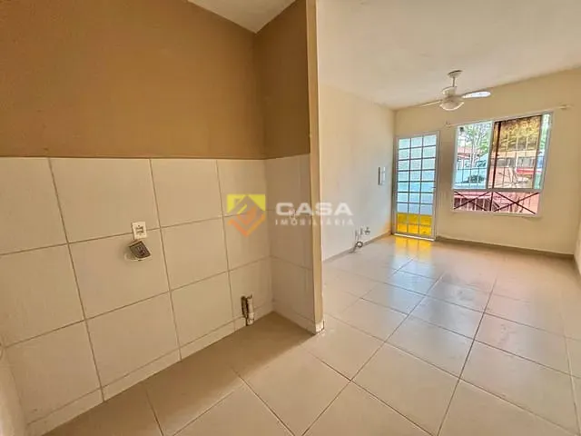 Casa 2 quartos e 1 banheiro, à venda, no bairro Praia da Baleia em Serra