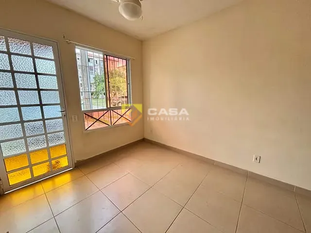 Casa 2 quartos e 1 banheiro, à venda, no bairro Praia da Baleia em Serra