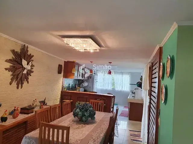 Casa com 850m² 5 quartos e 3 banheiros, à venda, no bairro Araras em Petrópolis