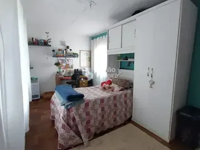 Casa com 850m² 5 quartos e 3 banheiros, à venda, no bairro Araras em Petrópolis