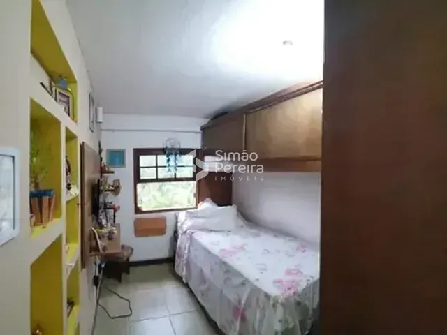 Casa com 850m² 5 quartos e 3 banheiros, à venda, no bairro Araras em Petrópolis
