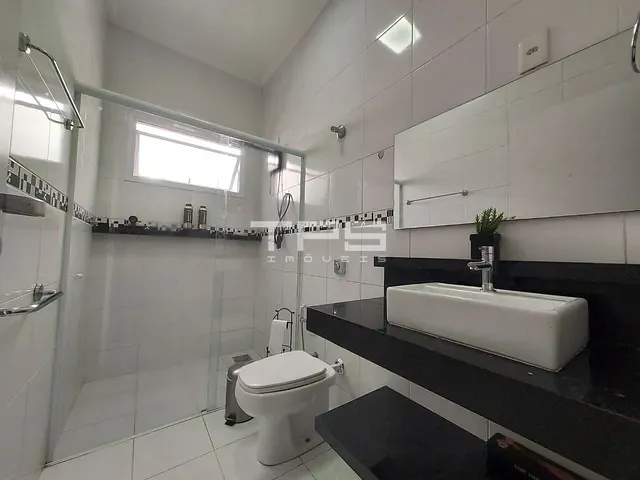 Casa com 360m² 3 quartos e 2 banheiros, à venda, no bairro Residencial Village Santana em Guaratinguetá