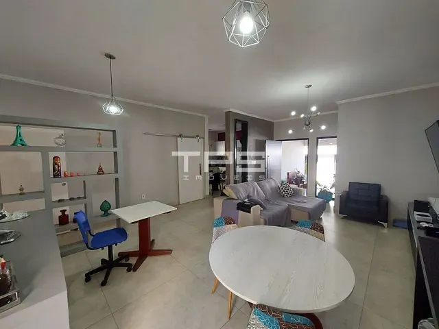 Casa com 360m² 3 quartos e 2 banheiros, à venda, no bairro Residencial Village Santana em Guaratinguetá