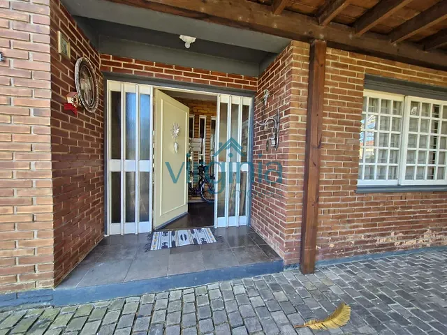 Casa com 720m² 4 quartos e 3 banheiros, à venda, no bairro Pinheiro em São Leopoldo