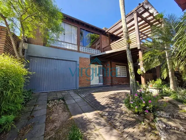 Casa com 720m² 4 quartos e 3 banheiros, à venda, no bairro Pinheiro em São Leopoldo