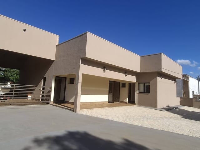 Casa 6 quartos e 7 banheiros, à venda, no bairro lago corumbá 4 em Abadiânia