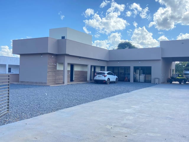 Casa 6 quartos e 7 banheiros, à venda, no bairro lago corumbá 4 em Abadiânia