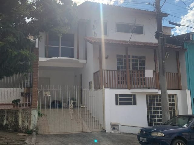 Casa com 160m², à venda, no bairro Centro em Cambuí