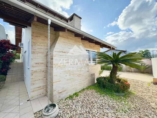 Casa com 567m² 4 quartos e 3 banheiros, à venda, no bairro Velha em Blumenau