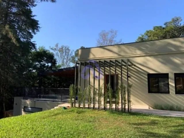 Casa com 1200m² 6 quartos e 8 banheiros, à venda ou para alugar, no bairro Tanque em Atibaia