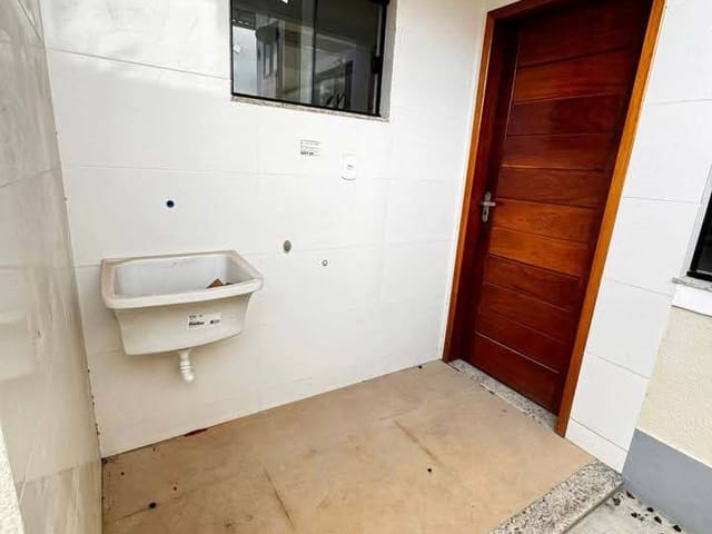 Casa 2 quartos e 1 banheiro, à venda, no bairro Extensão Novo Rio das Ostras em Rio das Ostras