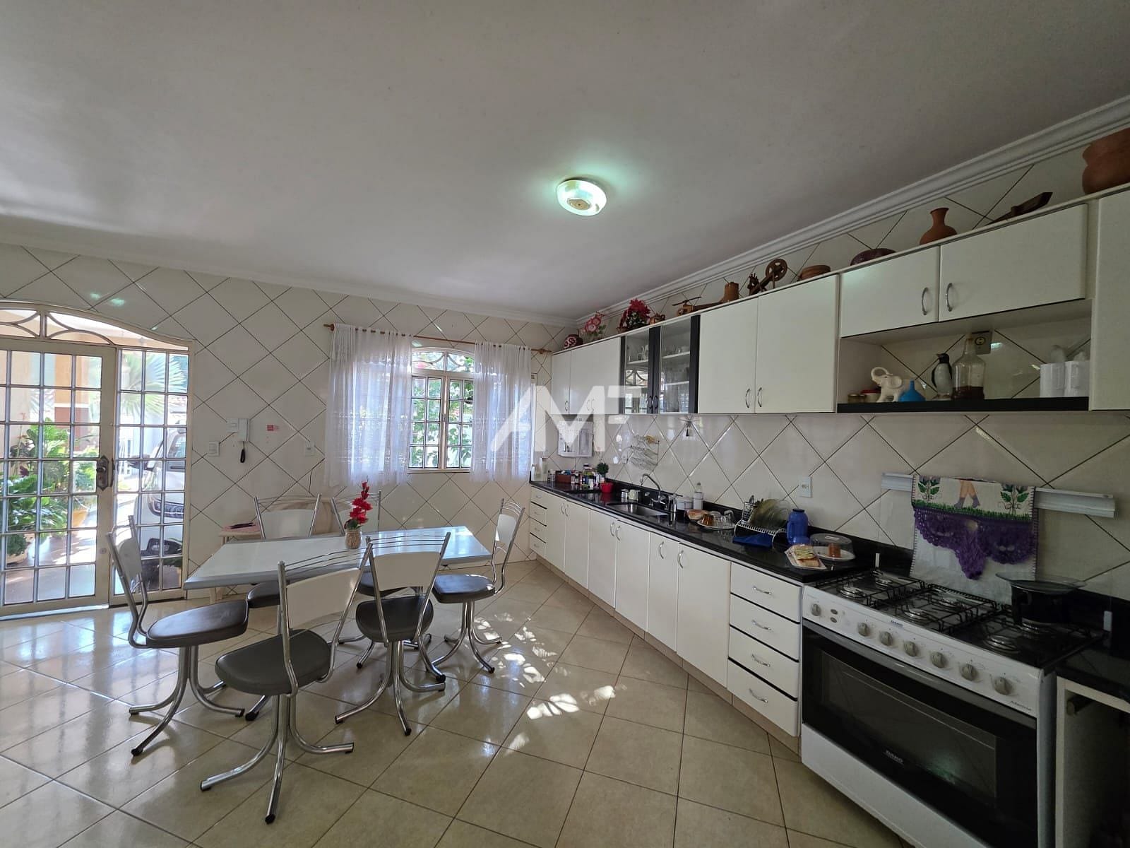 Casa à venda com 4 quartos, 380m² - Foto 4