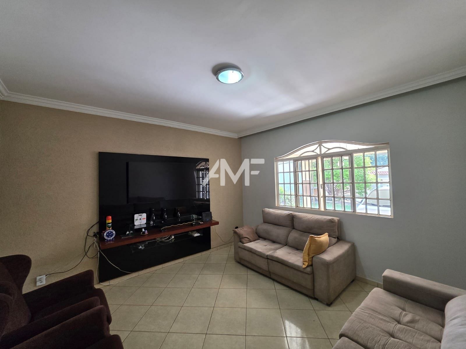 Casa à venda com 4 quartos, 380m² - Foto 11