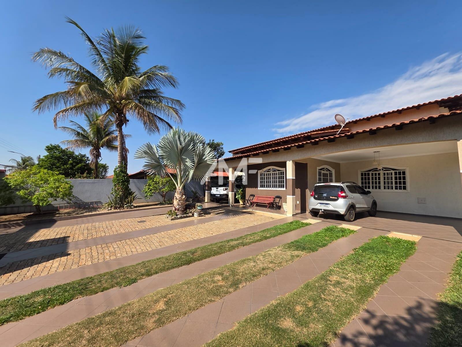 Casa à venda com 4 quartos, 380m² - Foto 1